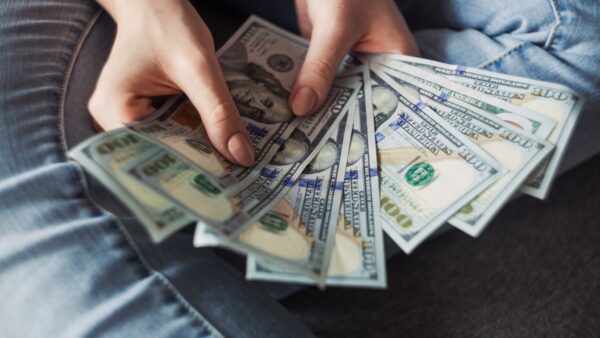 AI副业2026：老达亲历的5条真实赚钱路径（附门槛和收入区间）